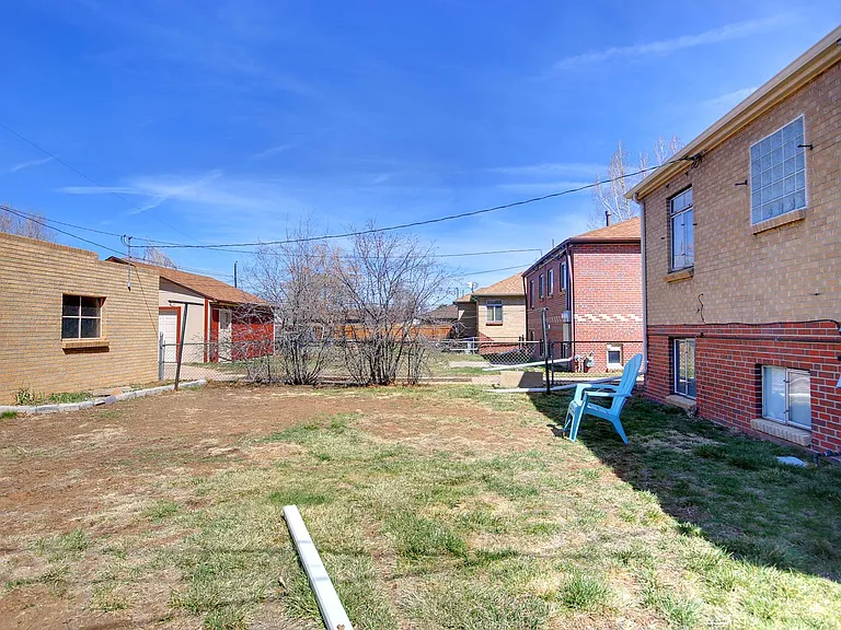 3361 Leyden St — Photo 15