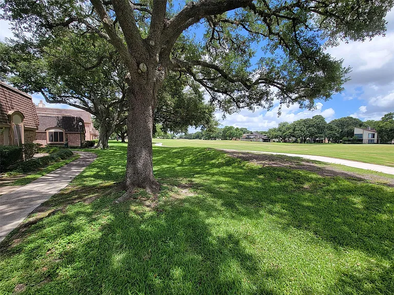 2815 Cambridge Ln — Photo 4