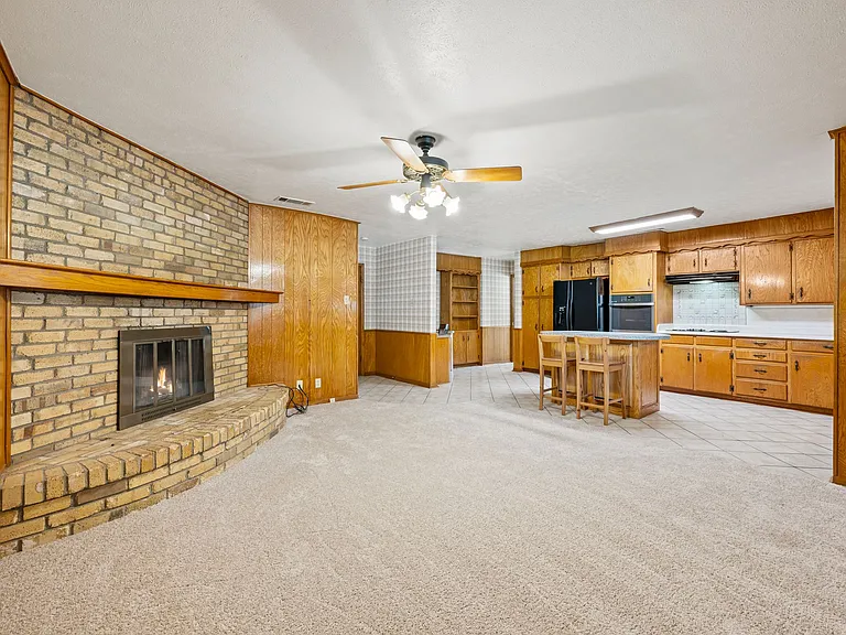 1332 Brookside Dr — Photo 5