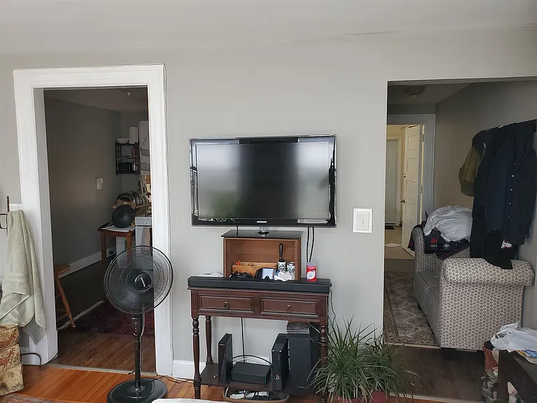 819 Elm St #13 — Photo 3