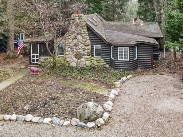 3809 Manawa Ln, Michiana Shores, IN 46360