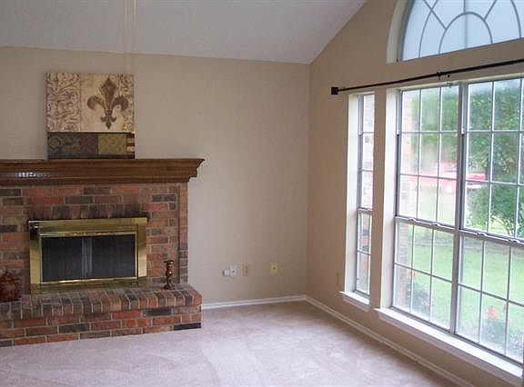 3rd image of 1205 Hyde Park Ct