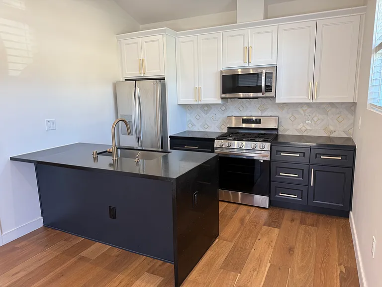 23662 Community St — Photo 5