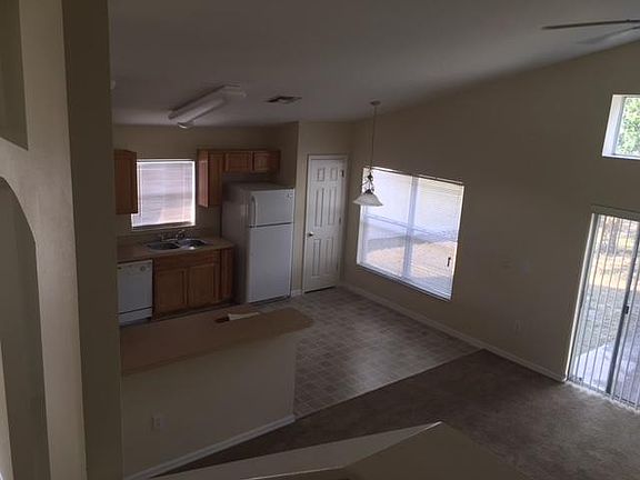 4th image of 410 Ashley Pl