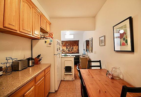 2nd image of 315 Jefferson St #3F