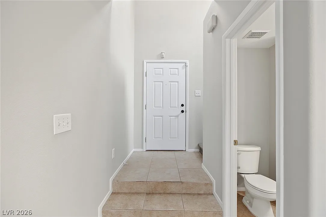 3 bed, 2.5 bath, 1256 sqft, $2,499 — Photo 3