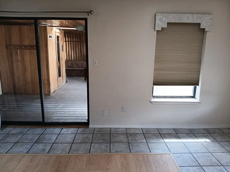 9825 Robin Ave NE — Photo 10