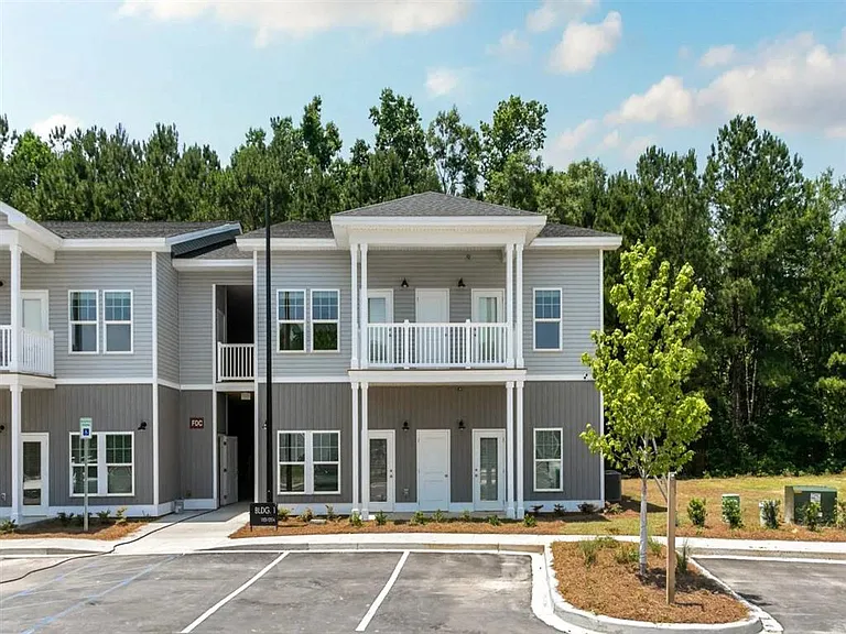 Bay Pointe at Summerville — Photo 19