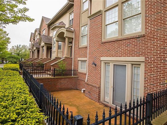 4th image of 14 Astor Pl