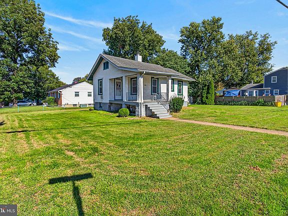 3rd image of 408 Charles Rd