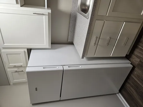 Midland Apartments, 2020 Midland Ave, Louisville, KY 40204