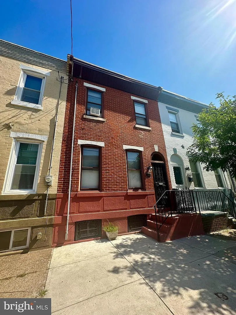 3 bed, 1200 sqft, $2,500 — Photo 2