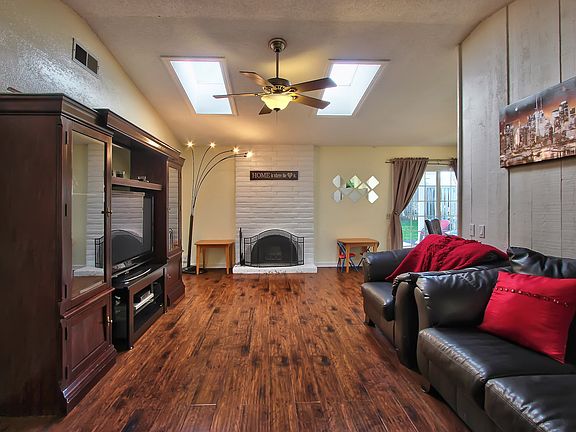 3rd image of 3541 Lindenwood Way