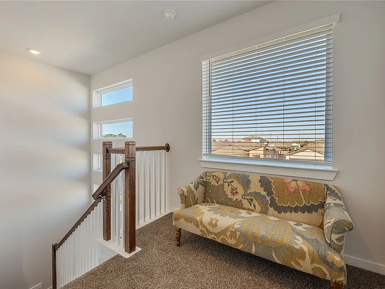 714 Granger Ln — Photo 16