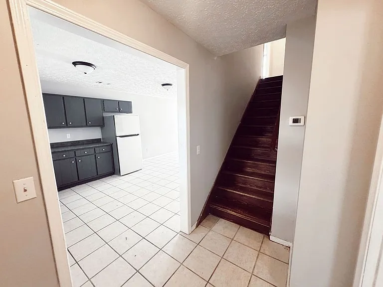 Valley View Apartments — Photo 30