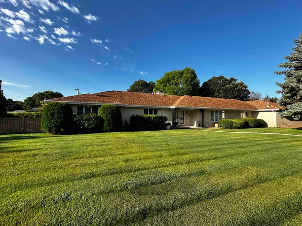 2220 CEDARBERRY LN., North Platte, NE 69101