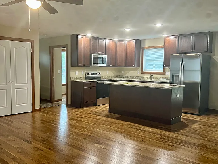 70 Hanshew Ln — Photo 7