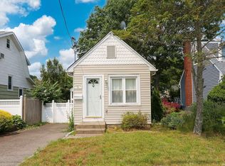 71 Maeder Ave, Merrick, NY 11566