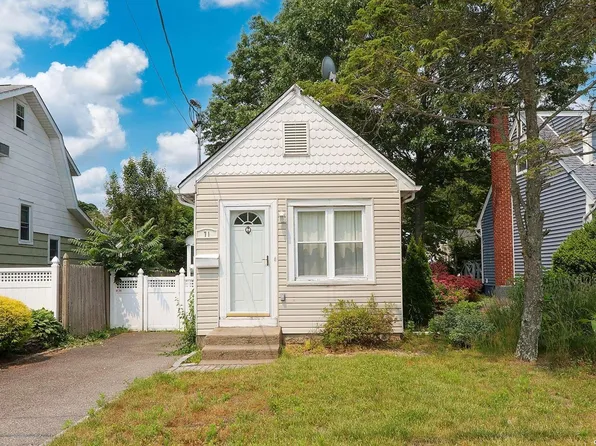 71 Maeder Avenue, Merrick, NY 11566