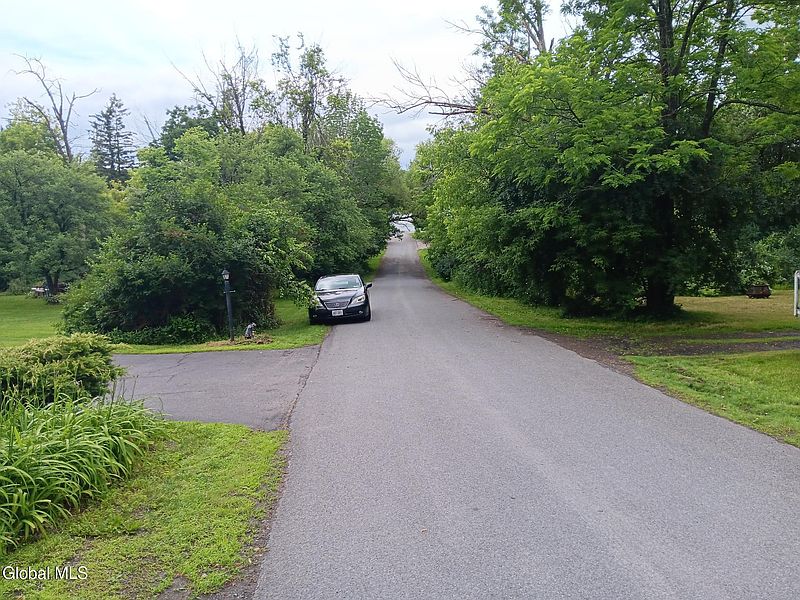 5th image of 352 Hillside Road