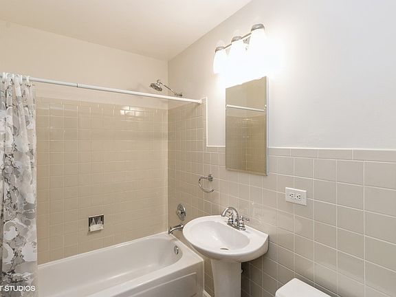 4th image of 1340 N Geneva Dr Unit 3B