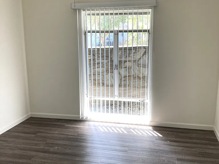 305 California Blvd — Photo 11