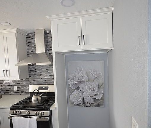 5th image of 3755 Lake Ontario Dr