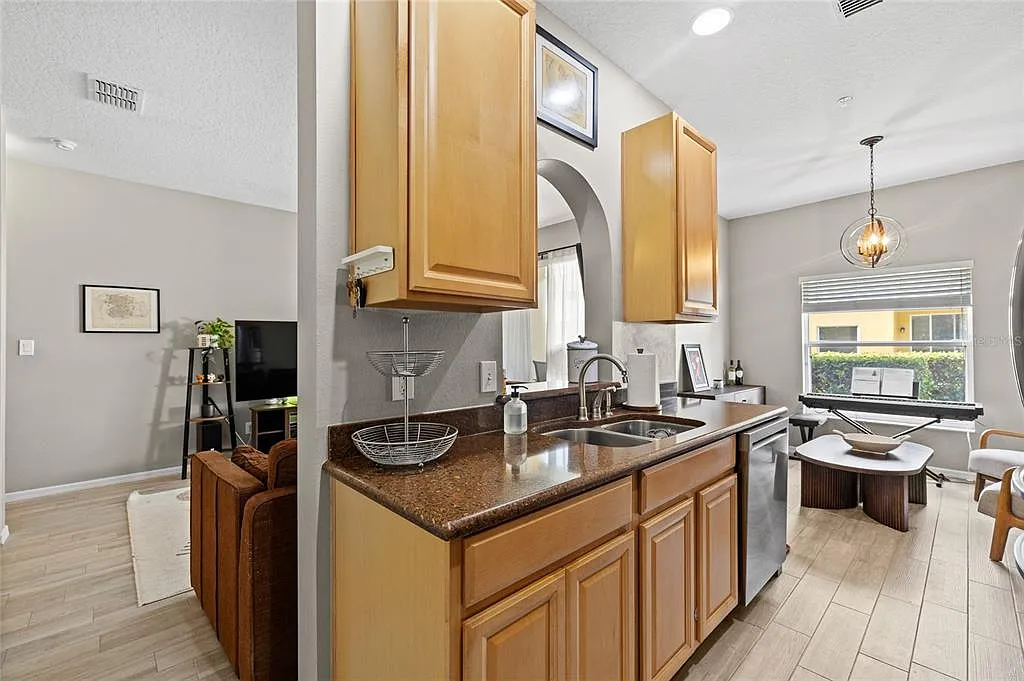 2 bed, 2.5 bath, 1372 sqft, $2,200 — Photo 4