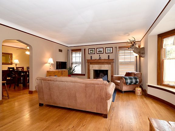 3rd image of 1729 N Nordica Ave