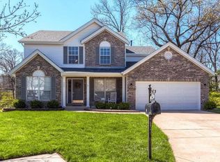 202 Oakwood Terrace Ct, Ballwin, MO 63021