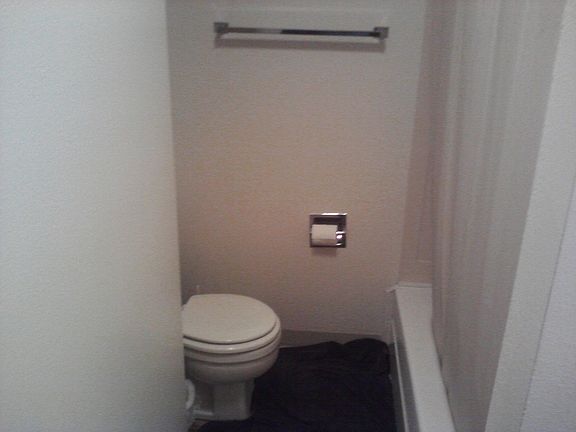5th image of 208 NW 8th Ave APT 17
