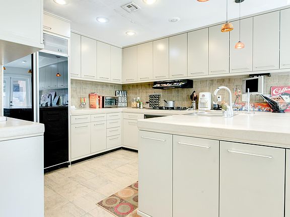 4th image of 7227 Mission Hills Dr