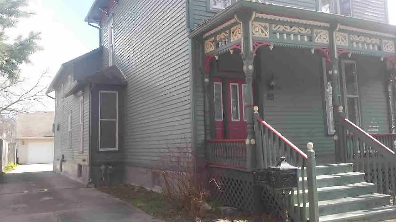 211 S Macomb St photo 1