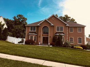 8 Tower Hill Ln, Old Bridge, NJ 08857