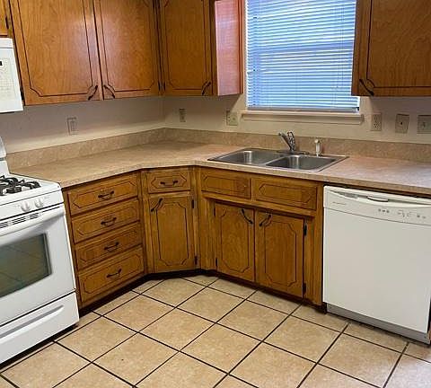 2nd image of 1625 Aspen Dr APT F