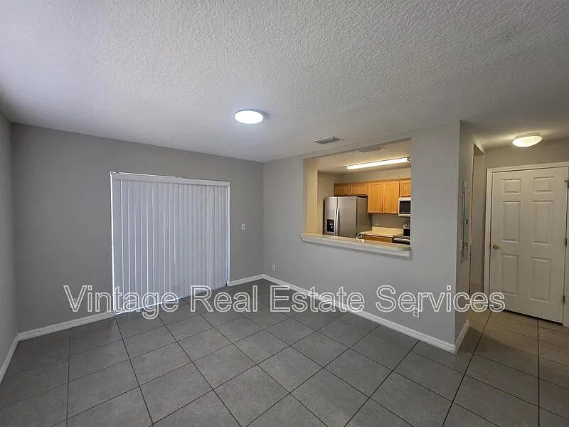 3 bed, 2.5 bath, 1408 sqft, $1,950 — Photo 3
