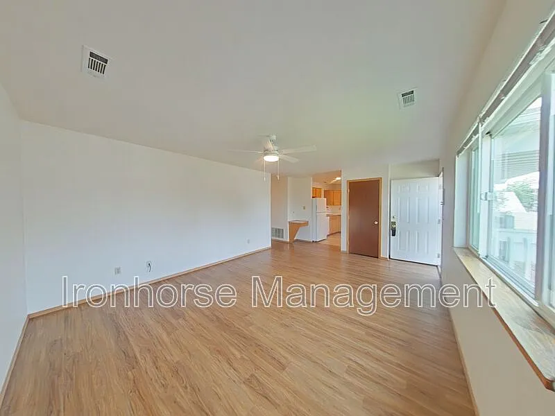 3 bed, 1.0 bath, $1,850 — Photo 4