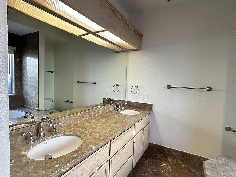 2221 Banbury Cir — Photo 31