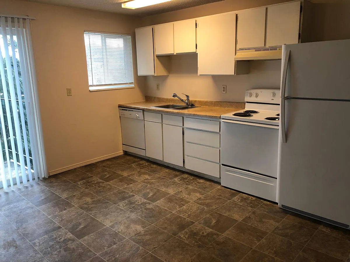 Building Photo - 500 NE Maiden Ln #9