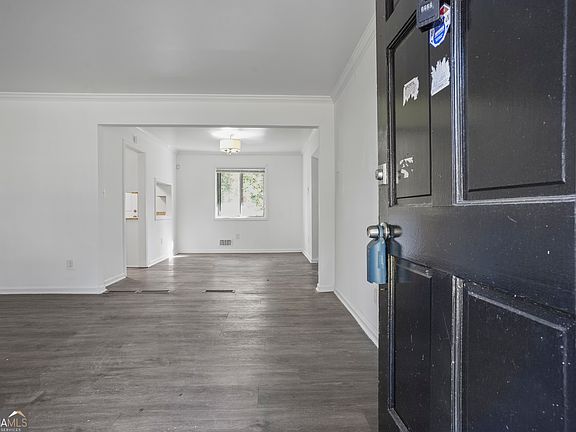 3rd image of 5809 Oakleaf Way