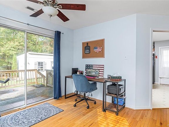 5th image of 122 Sunny Dr