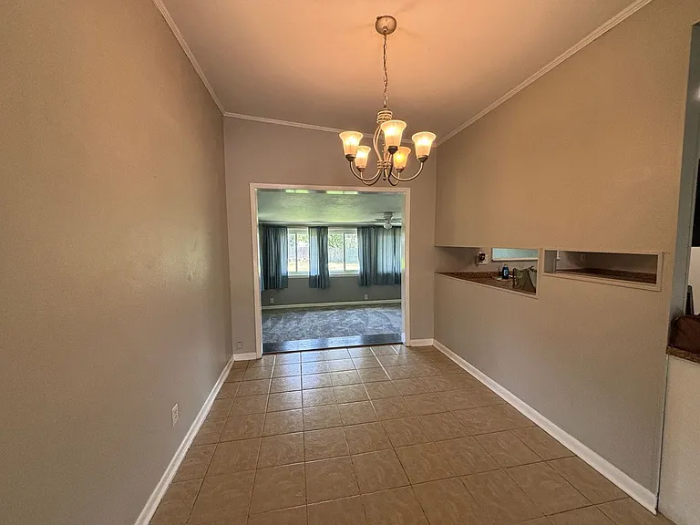 318 Sprucewood Ln — Photo 5