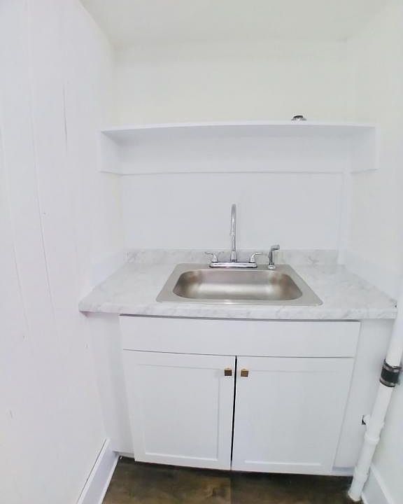2nd image of 6920 Maryland Ave #7