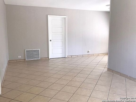 4th image of 1106 Thorain Blvd