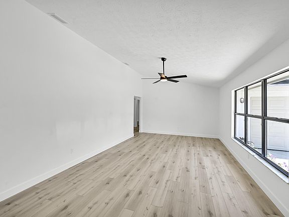 3rd image of 2582 SW Mcdonald Street