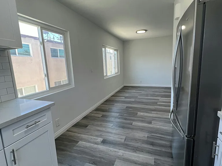 1030 E 2nd St #12 — Photo 12