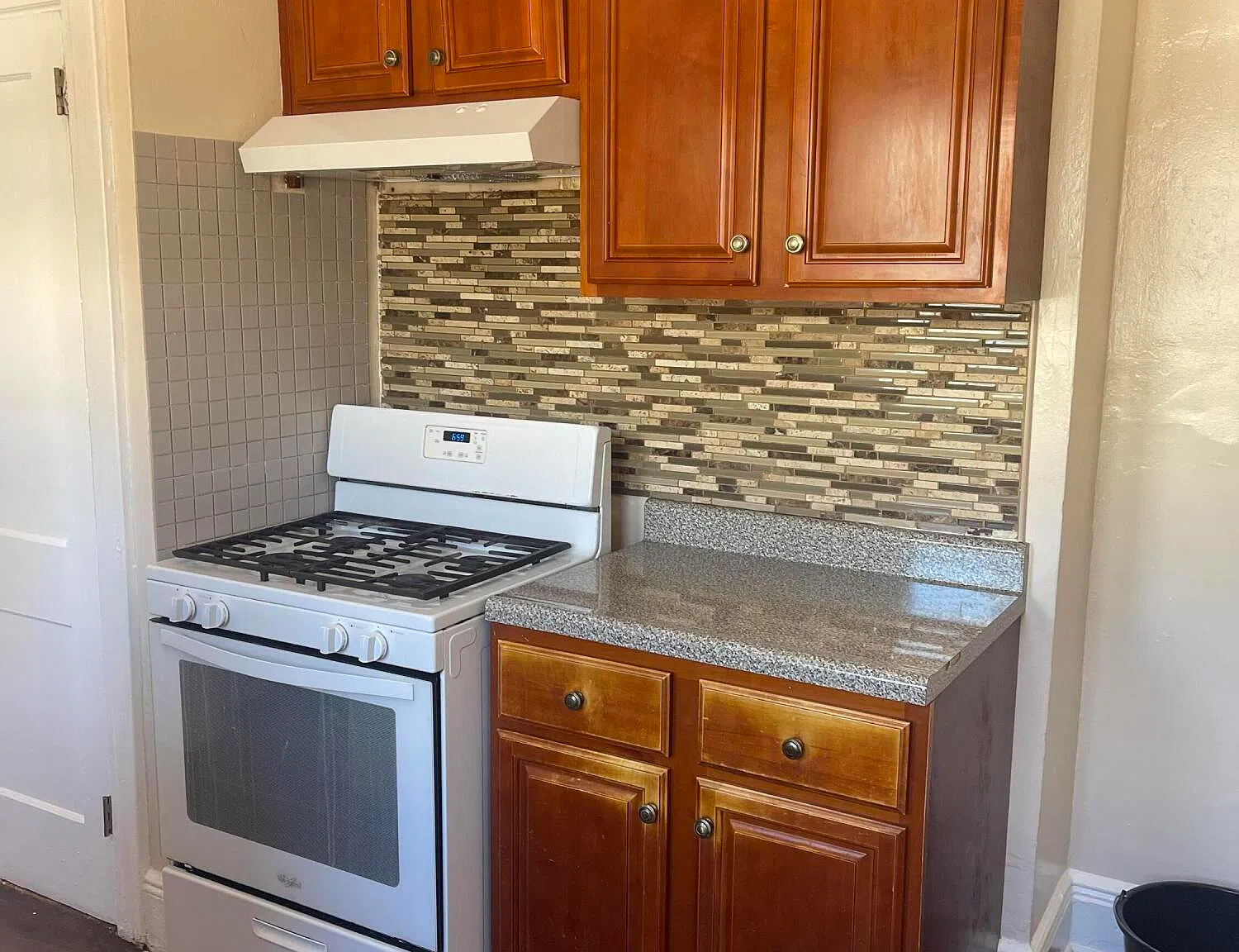 4 bed, 1.0 bath, 2504 sqft, $3,000 — Photo 3