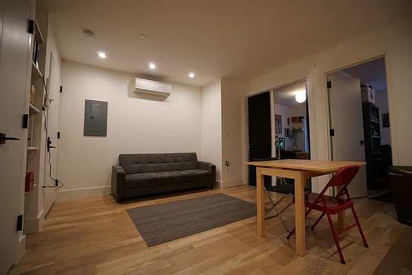 Rented by Delmark Realty LLC | media 22