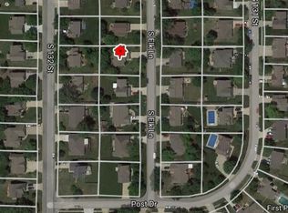 902 S Elk Ln, Bonner Springs, KS 66012