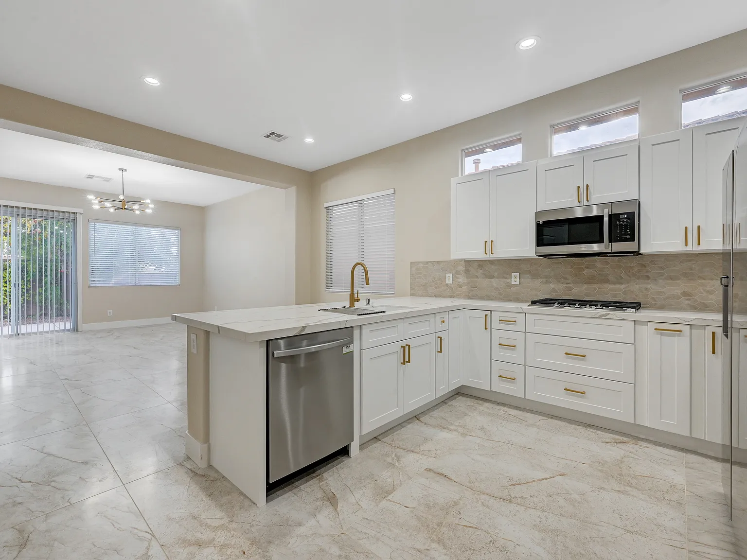 3 bed, 2072 sqft, $2,895 — Photo 4